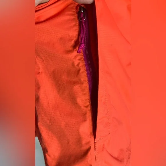 The North Face HyVent Jacket Medium - Picture 5 of 9